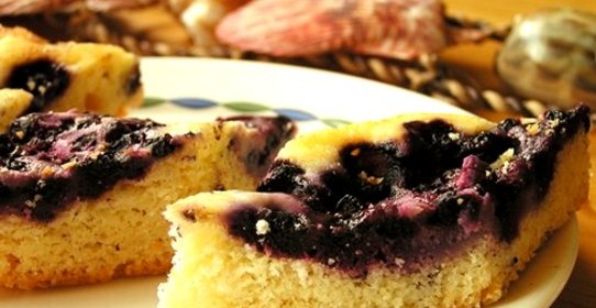 Пирог с черничным вареньем в мультиварке
