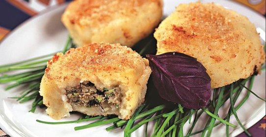 Картофельные биточки с начинкой из шпрот