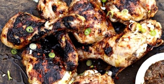 Быстрый куриный шашлык, маринованный в ромовой заправке