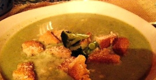 Крем-суп из брокколи с курицей