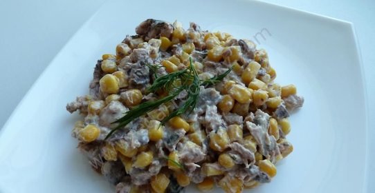 Салат с тунцом и кукурузой