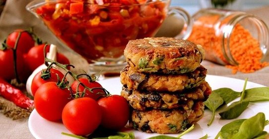 Чечевичные котлеты с сальсой