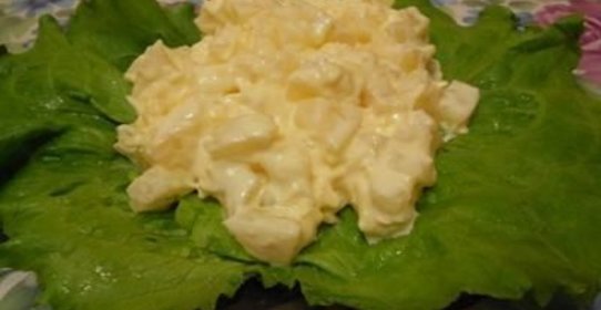 Салат ананасы с сыром и чесноком