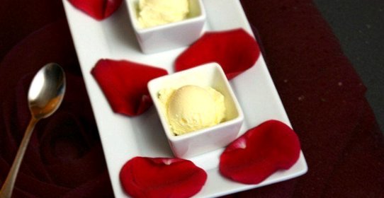 Розовое мороженое