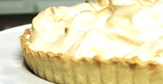 Лимонный пирог с меренгой