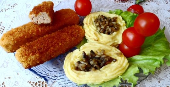 Рыбные палочки с картофелем и грибами