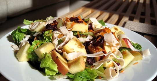 Салат из индейки с черносливом