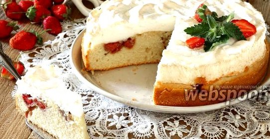 Клубничный пирог с меренгой