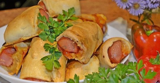 Рулеты с сыром и сосисками