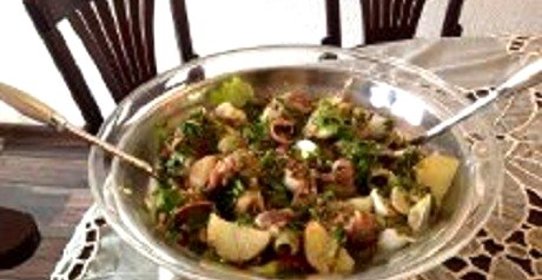 Салат нисуаз с фасолью и перепелиными яйцами