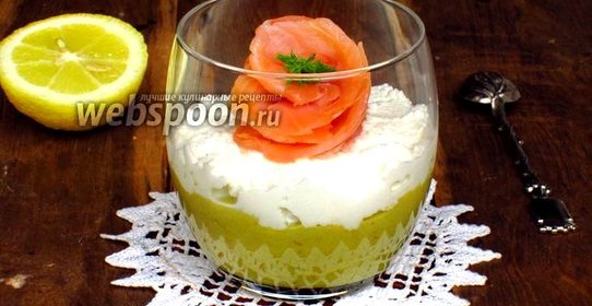 Мусс из авокадо и рикотты с лососем