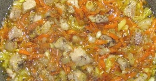 Свинина с луком и морковью