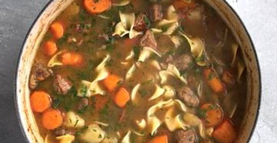 Тушеная говядина с лапшой