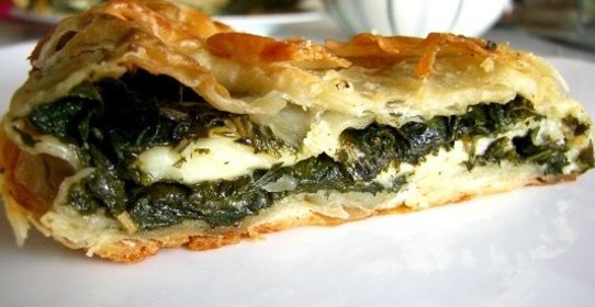 Пирог со щавелем и крапивой (по мотивам греческого спанакопитта).