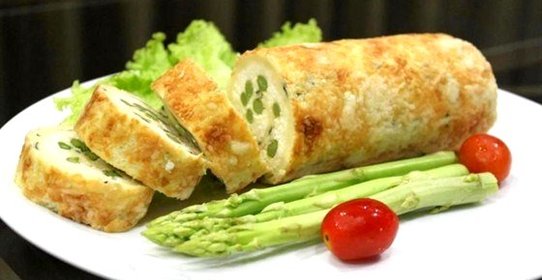 Рулет с сыром и спаржей