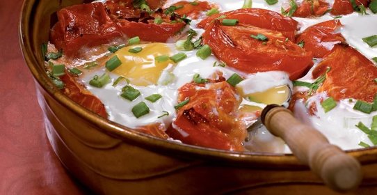 Помидоры, запеченные с яйцом