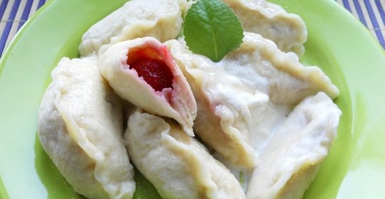 Вареники с клубникой