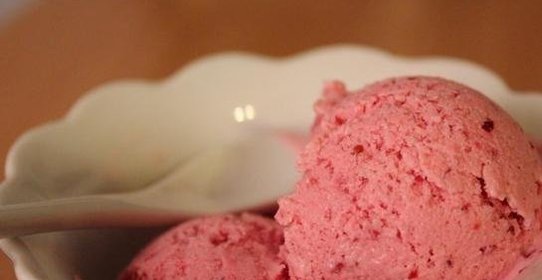 Мороженое с клюквой