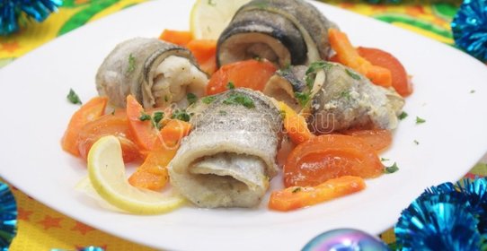 Рулетики из рыбы запеченные с овощами