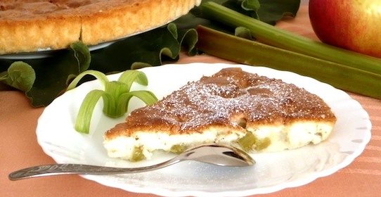 Шарлотка с ревенем