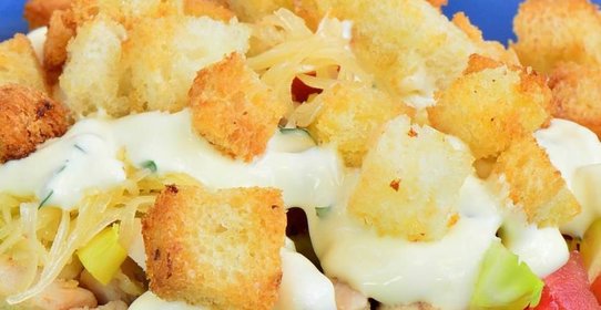 Салат Цезарь с пекинской капустой