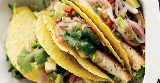 Рыбные тако с сальсой из авокадо