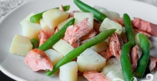 Салат из форели с картофелем и зеленой фасолью