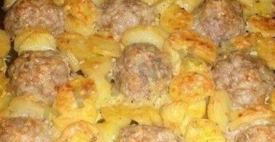 Мясные ёжики с картошкой под сыром