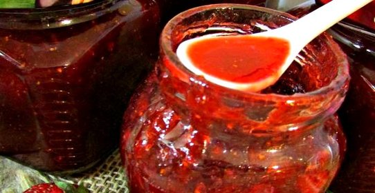 Клубничное варенье через мясорубку