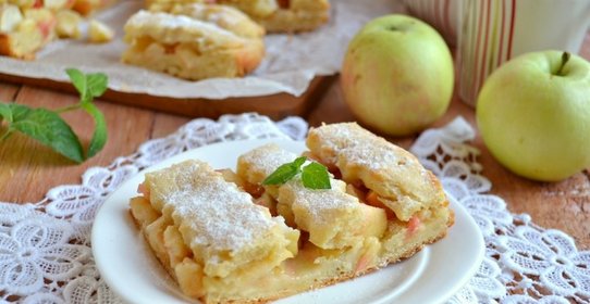 Пирог из творожного теста с яблоками