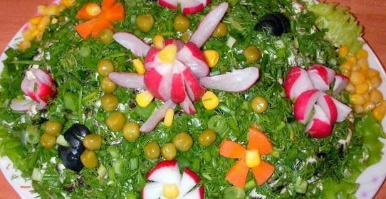 Салат с копченой куриной грудкой и черносливом