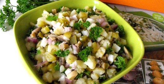 Салат из маслят и картошки