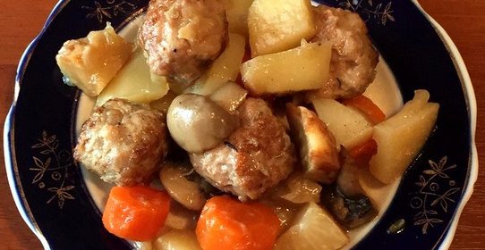 Запеченные овощи с фрикадельками