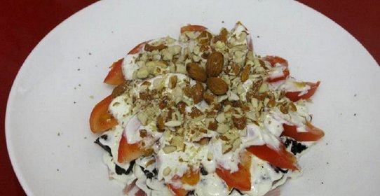 Салат с черносливом