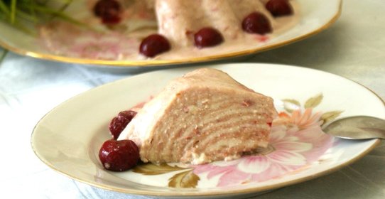 Творожное суфле с вишней и бананом