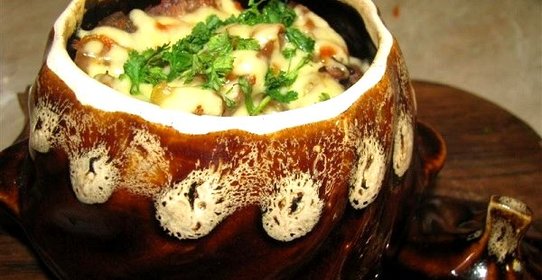 Вкусное жаркое в горшочках