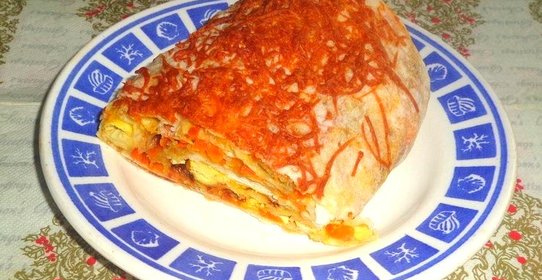 Рулет с яично-морковной начинкой