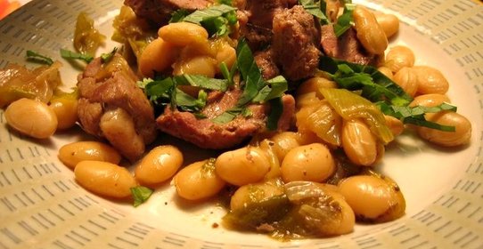 Баранина с фасолью и пореем