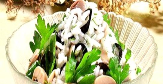 Салат с маринованными маслятами