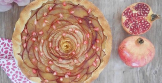 Яблочный пирог с гранатом