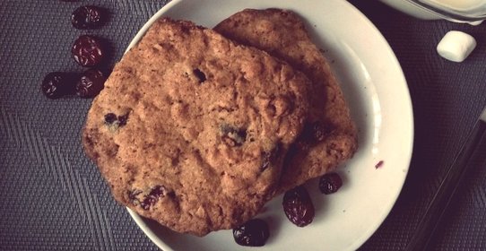 Кукис с овсянкой и сушеной клюквой