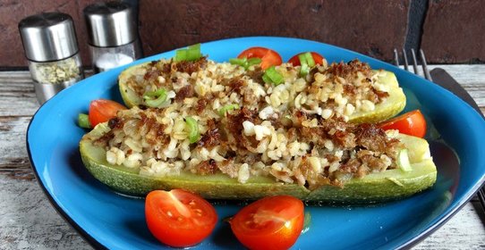 Кабачки фаршированные индейкой и булгуром