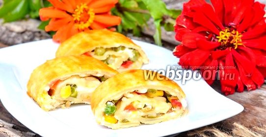 Рулеты из слоёного теста с гавайской смесью