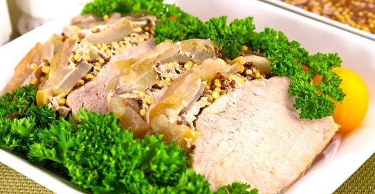 Свинина с яблоками, запеченная в фольге