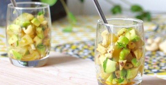 Салат из ананаса и авокадо