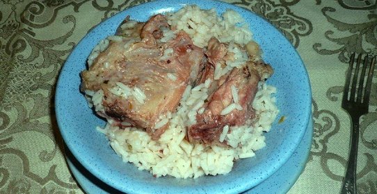 Свинина по-домашнему с рисом и курагой