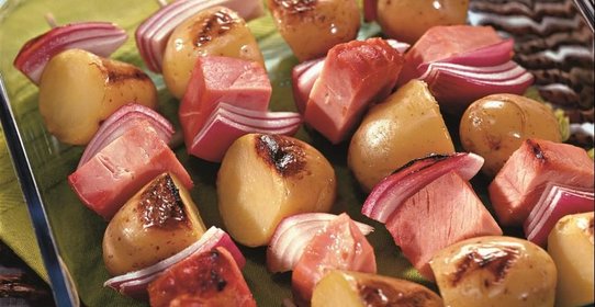 Шашлычки из молодого картофеля и ветчины