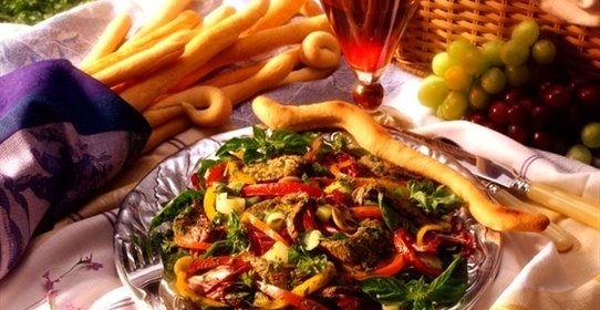 Теплый средиземноморский салат из баранины