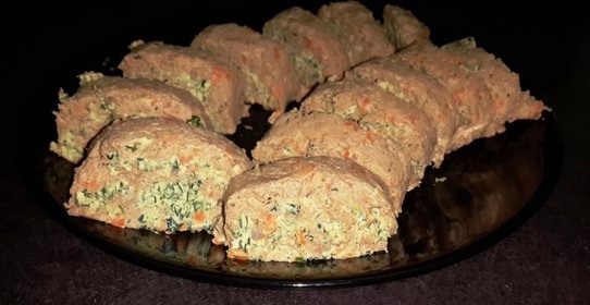 Рулет из паштета с зеленым маслом