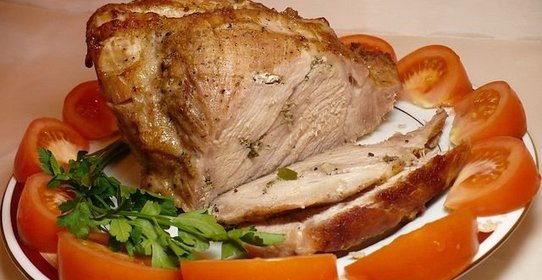 Мясо с чесноком в духовке